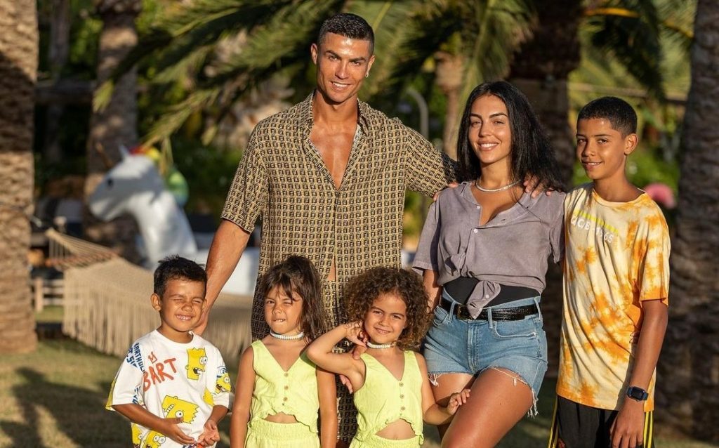 Social Media/ جورجينا رودريغيز تحصل على أول وشم لها