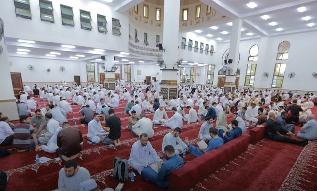 في حدث هو الأول من نوعه بفلسطين.. أكثر من 500 حافظ يسردون القرآن الكريم بجلسة واحدة في غزة (صور)