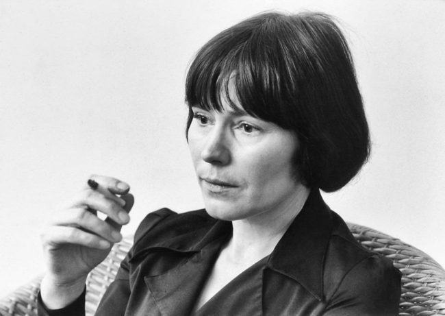 أغوتا كريستوف.. عندما تنتج الحرب أحزاناً غير عادية!