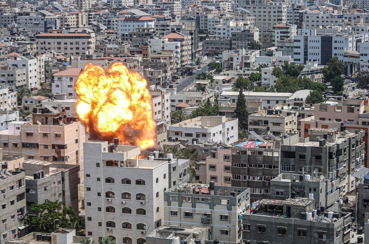 “فجأة لقينا حالنا بنطير”.. فلسطينية تصف لحظات الرعب بعد قصف منزلها بغزة وهي تجهز لزفاف ابنها (فيديو)