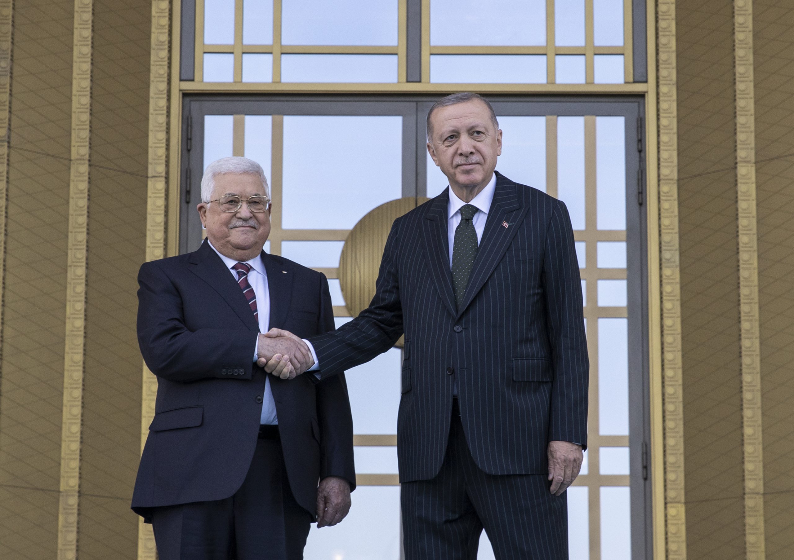 أردوغان يستقبل عباس ويؤكد دعم تركيا لفلسطين: علاقاتنا مع إسرائيل لن تقلل من دعمنا للقضية الفلسطينية