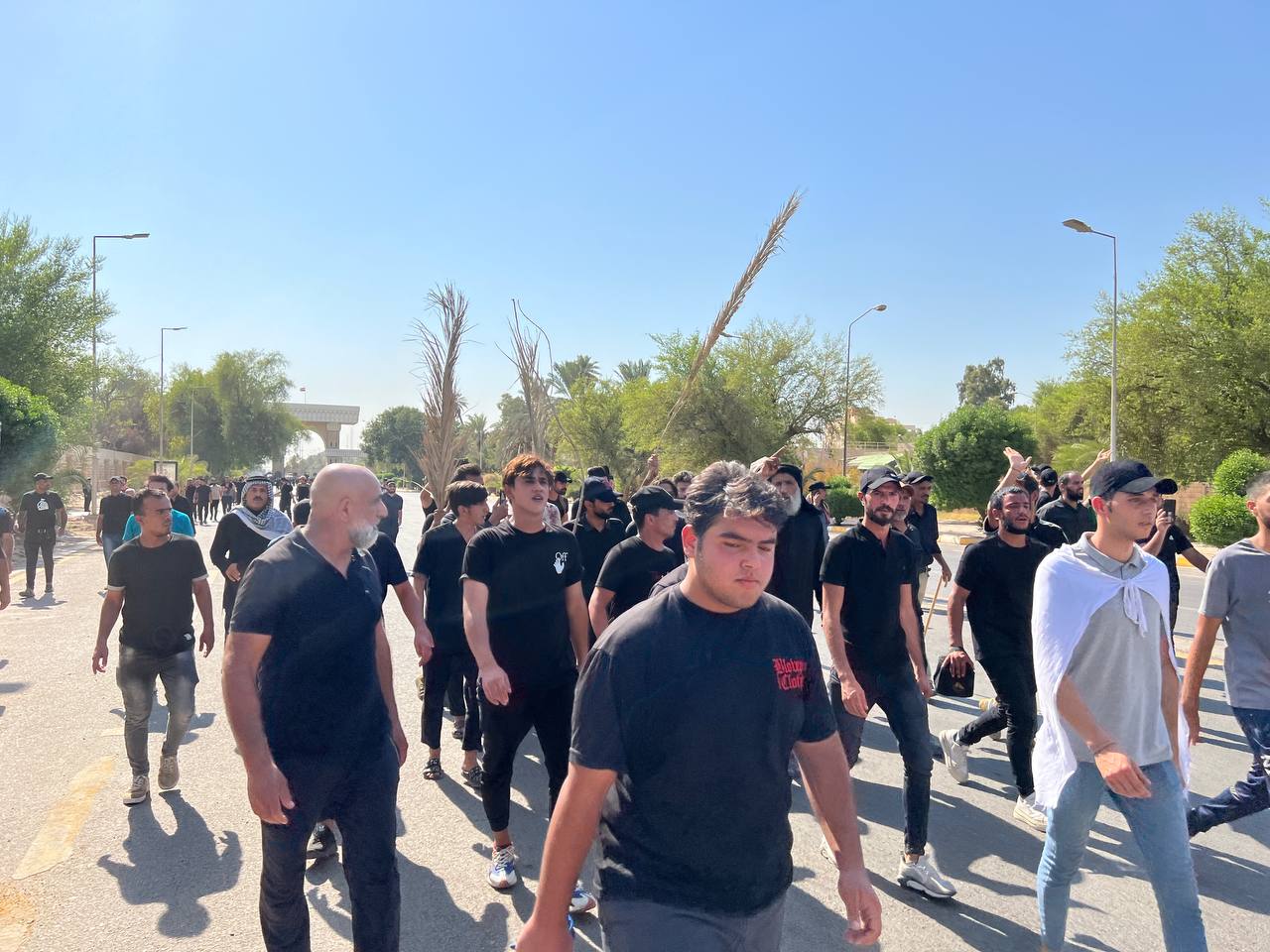 بدء سريان حظر التجوال الشامل في كل محافظات العراق.. السفارة الأمريكية دعت إلى الحوار لإنقاذ البلاد