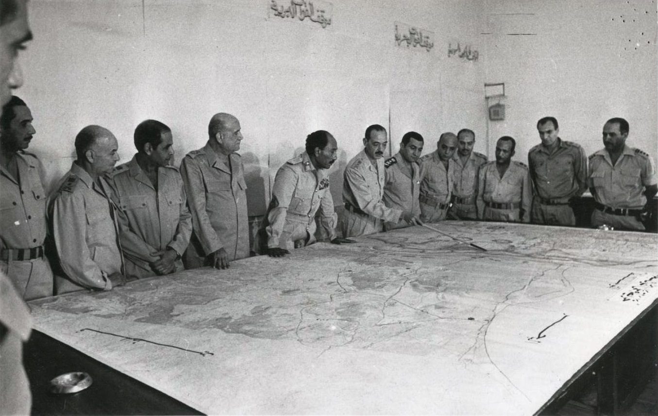 قادة حرب أكتوبر 1973 في غرفة العمليات قبل اندلاع الحرب بأيام - Wikimedia Commons