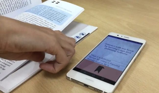 بمجرد لمس الكلمات تظهر تفاصيلها على الهاتف! باحثون يطوّرون نسخة جديدة من الكتب المطبوعة