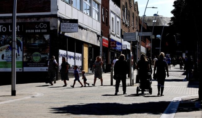 “أهلاً بكم في الجحيم”.. مدينة بريطانية توصف بعاصمة المخدرات تشهد هروباً للسكان من تجار الهيروين (صور)