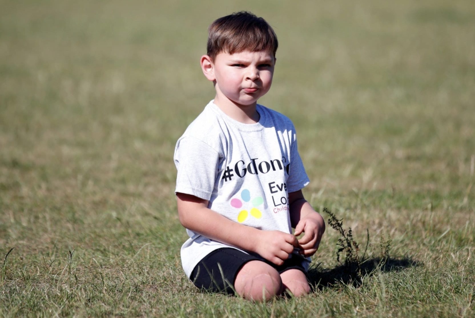 عذباه حتى فقد ساقيه وأصيب بتسمم في الدم! غضب بسبب الإفراج عن زوجين كادا أن يقتلا طفلهما الرضيع (صور)