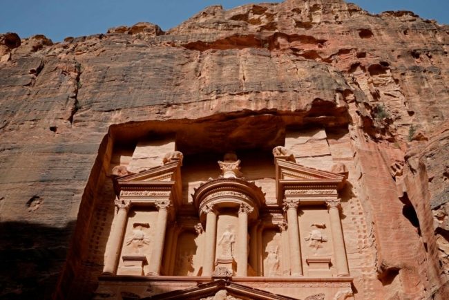 “البتراء” عاصمة مملكتهم والأبجدية العربية انحدرت من حروفهم.. ماذا تعرف عن الأنباط؟