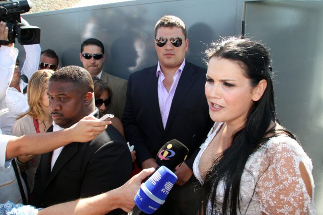 “احترم نفسك أيها العجوز”.. شقيقة رونالدو تهاجم رئيس ريال مدريد دفاعاً عن كريستيانو