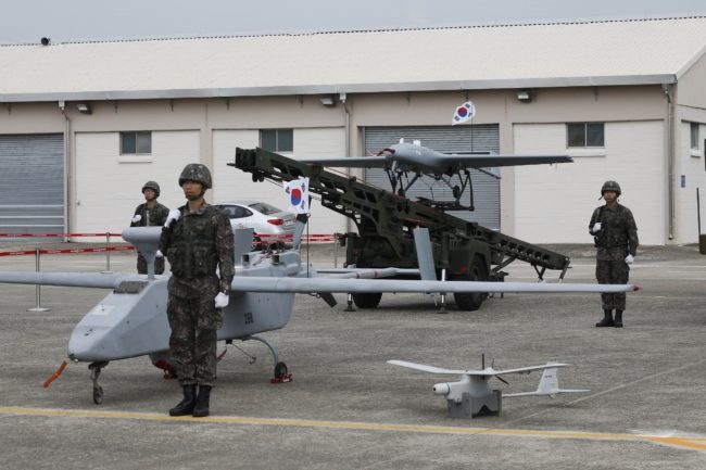 مدافع هاوتزر ودبابات سريعة وروبوتات قاتلة.. كيف اقتحمت كوريا الجنوبية صناعة السلاح بهذه الطريقة؟