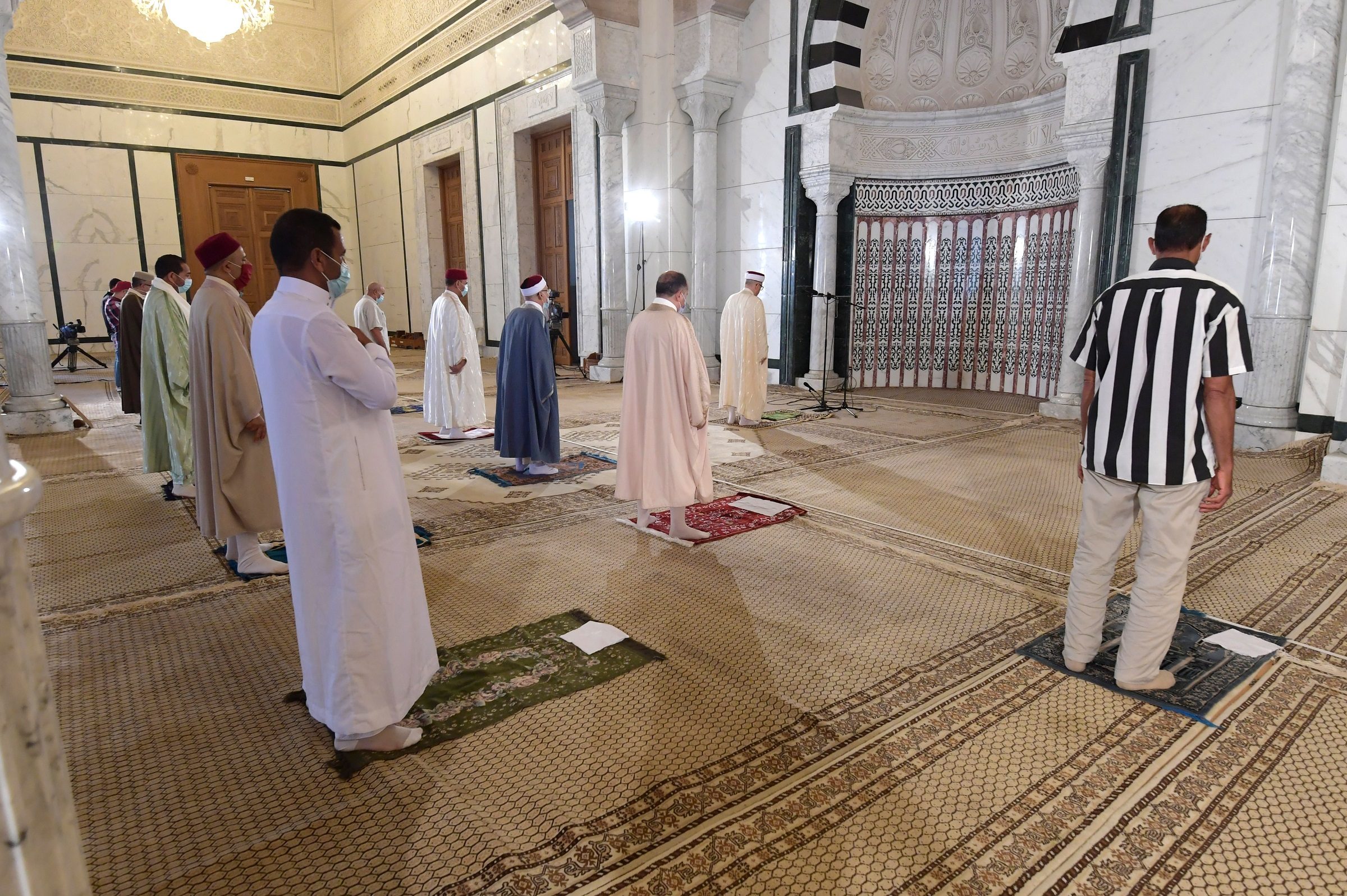 توقيف إمام مسجد في تونس