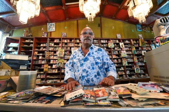 أشعل ثورة الراي في وهران واحتضن أشهر رموزها.. ما قصة ديسكو مغرب الذي زاره ماكرون في الجزائر؟