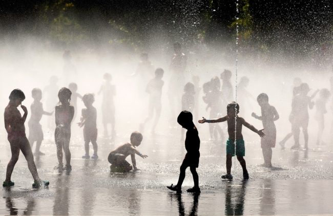 أزمة جليد في متاجر إسبانيا.. الجفاف دفع الشركات لتحديد كمية كل زبون، والمطاعم تكافح للحصول عليه