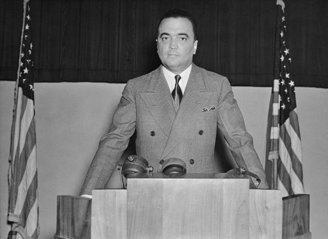 تجسس على الأعداء والحلفاء وكان يخشاه رؤساء أمريكا بسبب “الأسرار”.. “إدغار هوفر” مؤسس الـ”FBI”