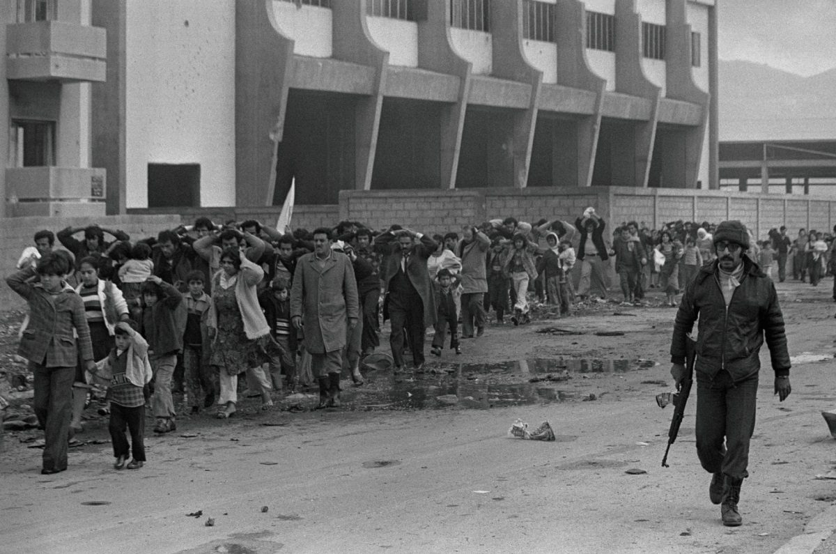 ذبحوا النساء والأطفال وحاصروا البقية حتى ماتوا جوعاً.. حين أُبيد مخيم تل الزعتر الفلسطيني في لبنان