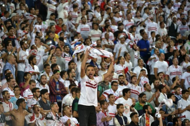 أسطورة هولندا يعترف بتشجيع الزمالك أمام الهلال.. اعترف على الهواء بحبه للفريق المصري (فيديو)