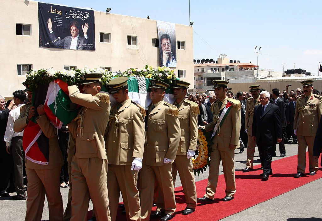 خلال تشييع درويش في رام الله عام 2009/ Getty Images