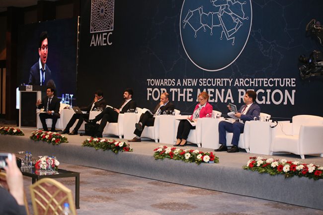 كيف نواجه الأزمات الاقتصادية التي أربكت العالم؟ 50 أكاديمياً يناقشون التحديات والحلول بمؤتمر الشرق