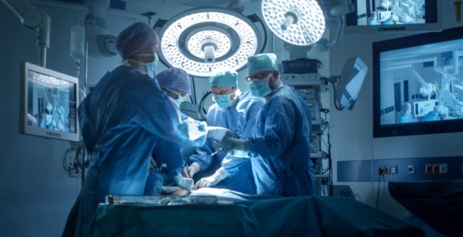 غرسات دماغية قد تعيد القدرة على الحركة لأذرع مشلولة.. توضع بعظم الجمجمة ويبلغ قطرها بضعة سنتيمترات