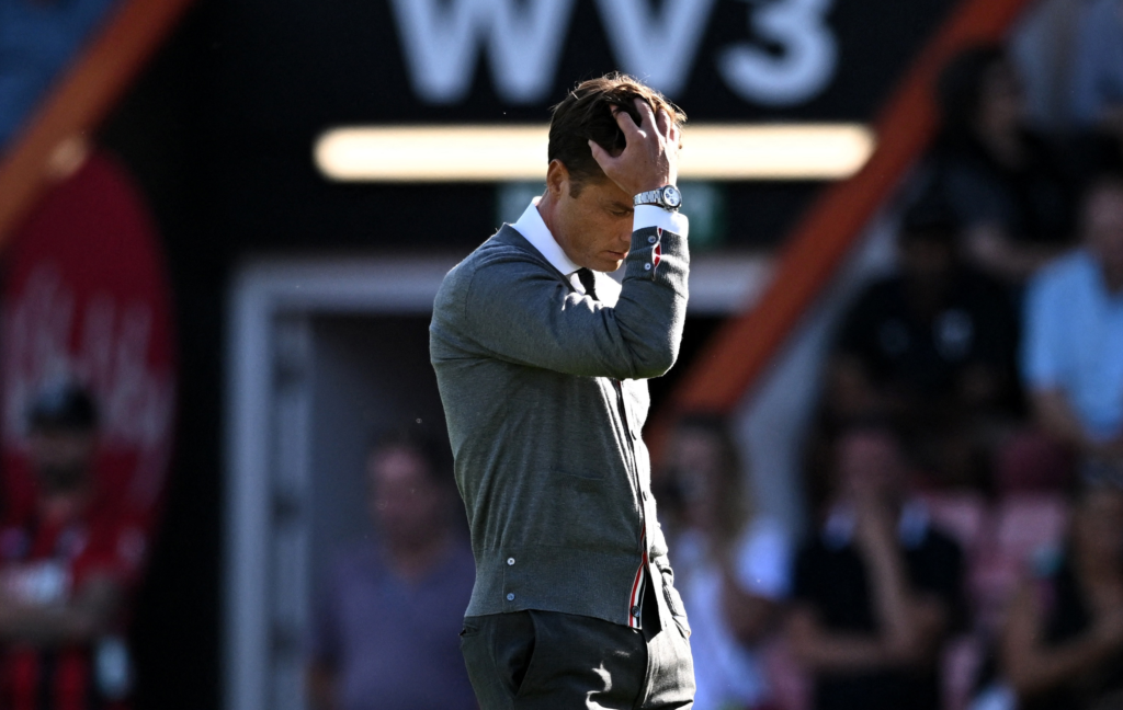 سكوت باركر ضحية أول إقالة لمدرب في الدوري الإنجليزي (رويترز)