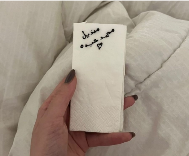 بسعر صادم.. متجرٌ سعودي يعرض منديل “محمد عبده” للبيع، والتقسيط مُتاح أيضاً!