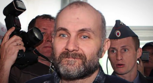 حنّط جثث الفتيات واحتفظ بها في غرفته! نبّاش القبور المتسلسل صانع “عرائس الموت”