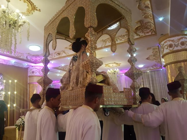 البكاء في حفل الحناء وزيارة المساجد للبركة.. عادات وتقاليد لا تستغني عنها العروس في شمال المغرب