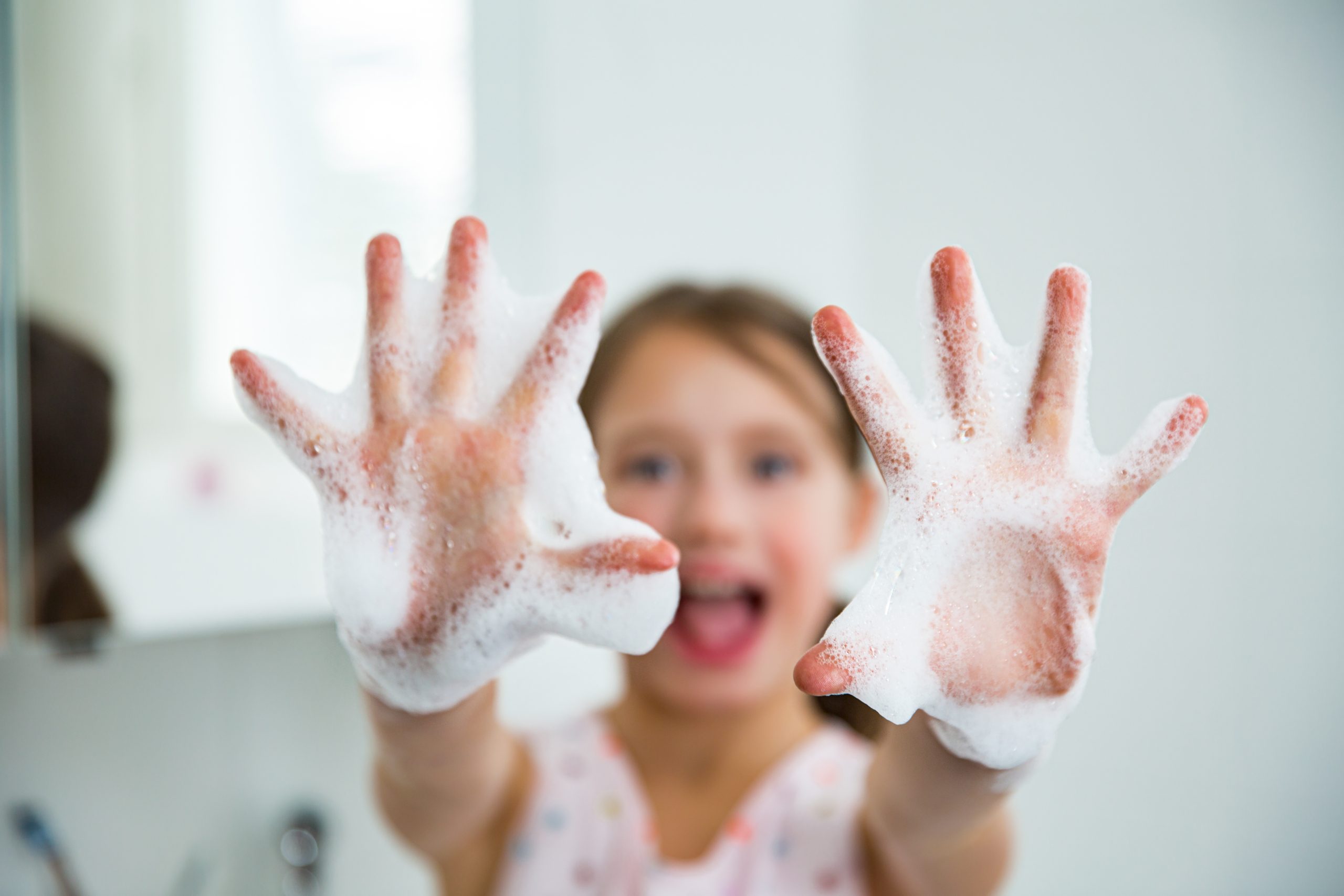تعليم الأطفال الطريقة الصحيحة لغسل اليدين|shutterstock