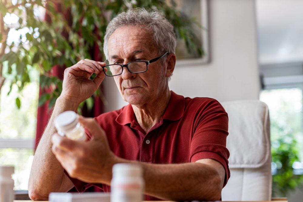 من الضروري أولاً اتباع نظام غذائي متوازن قبل تناول الفيتامينات والمكملات - ShutterStock