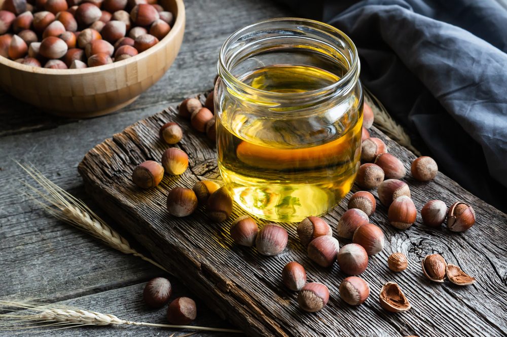 يجب مراعاة احتمالية التعرُّض للحساسية من زيت البندق - ShutterStock