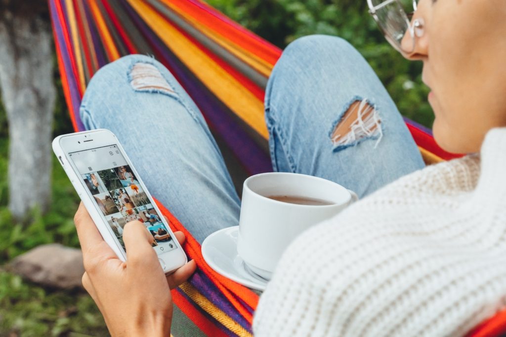 Shutter Stock/ إخفاء الصور في الهواتف