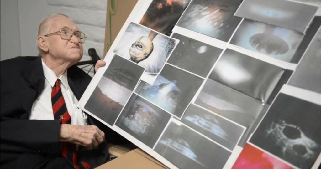 يوتيوب/ "بويد بوشمان" عالم في "المنطقة 51" كشف عن وجود فضائيين قبل موته!