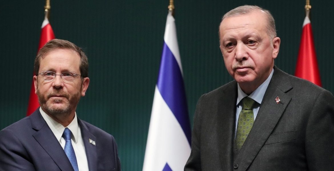الرئيس التركي رجب طيب أردوغان والرئيس الإسرائيلي إسحق هرتزوج/ الأناضول