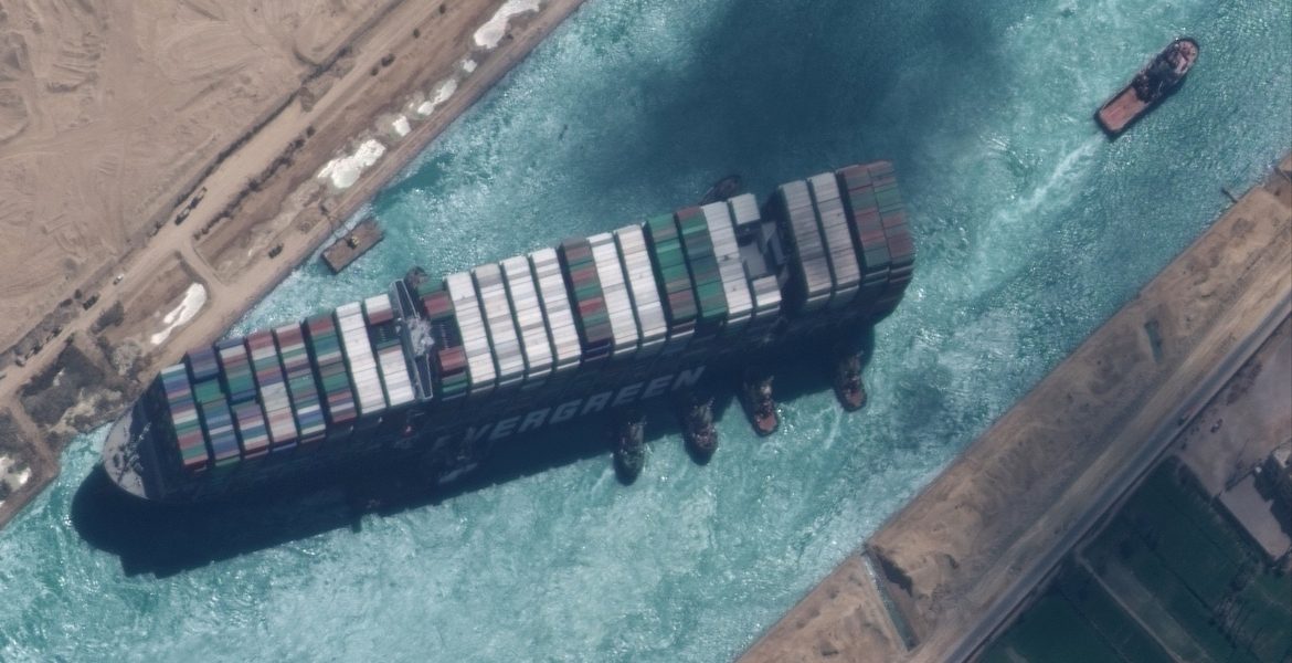 سفينة إيفر غيفن التي علقت في قناة السويس - رويترز