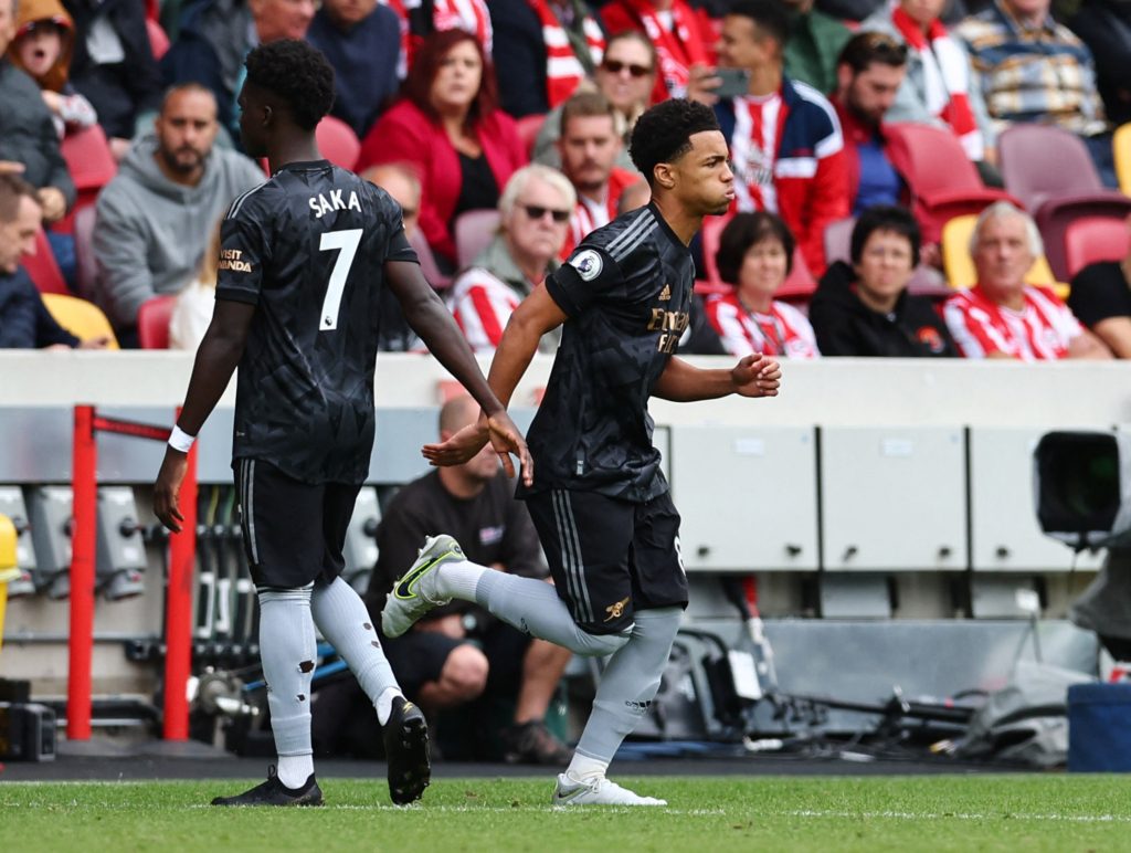 إيثن نوانيري يشارك مع أرسنال بعمر 15 عاماً (رويترز)