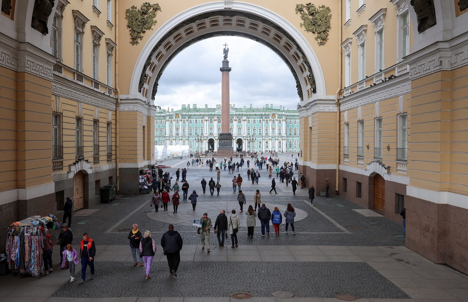 الروس يهربون من قرار التعبئة بالجيش.. تهافت على شراء تذاكر الطيران، والبحث عن طريقة “كسر اليد” يرتفع