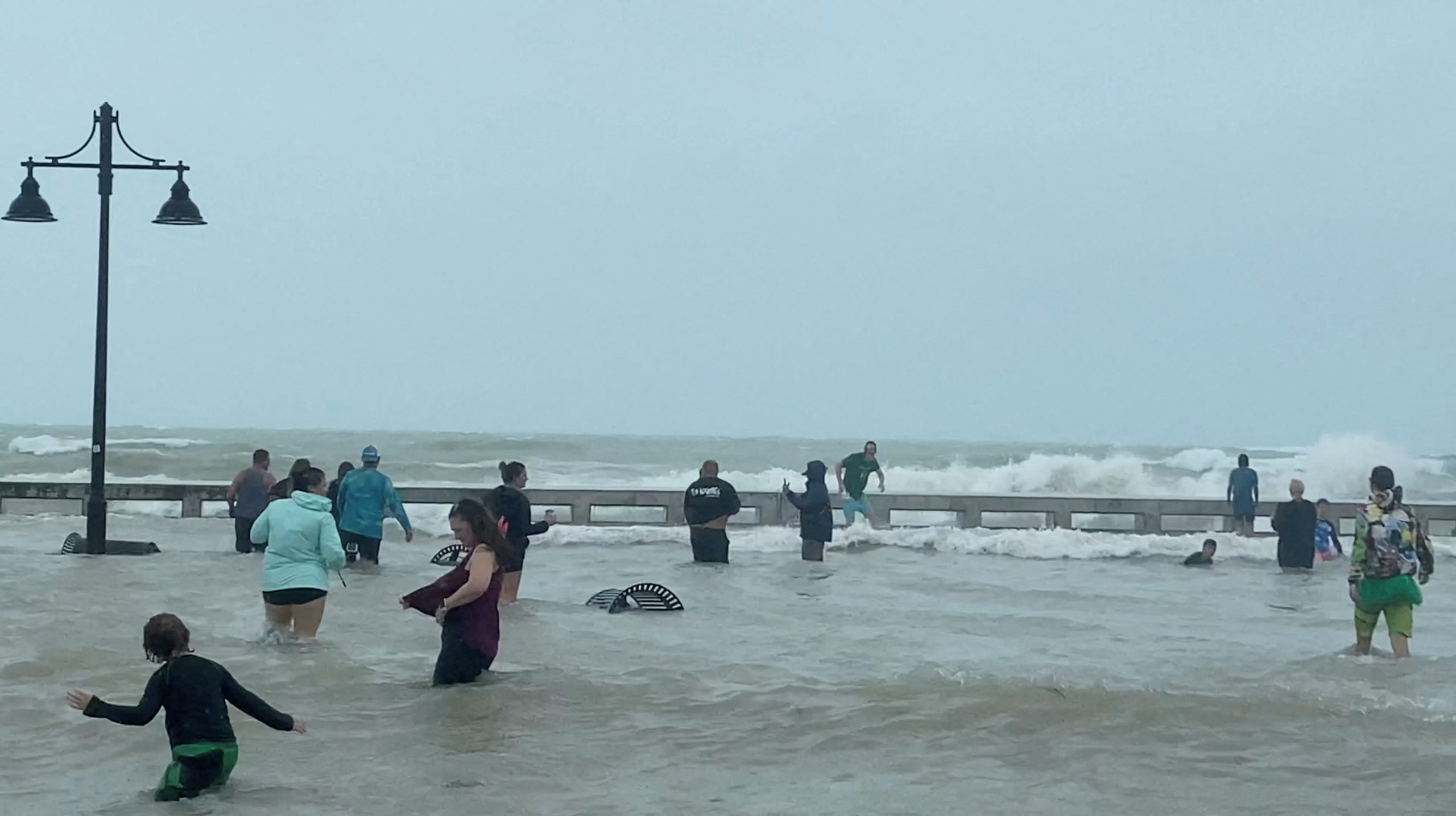 مشاهد تحبس الأنفاس لإعصار “إيان” من الفضاء.. أقمار صناعية وثَّقت صواعق وعواصف فوق كوبا