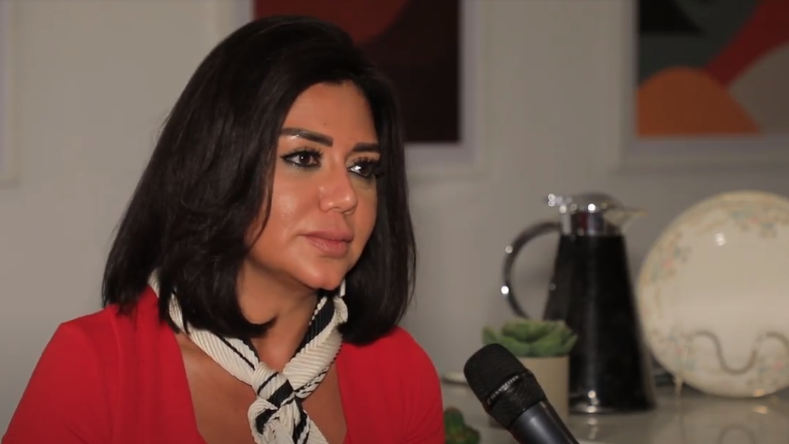 رانيا يوسف لـ”عربي بوست”: أتمنى ألا يتدخل “ولاد الحلال” بيني وسمية الخشاب، وأغار من المسرح الإنجليزي