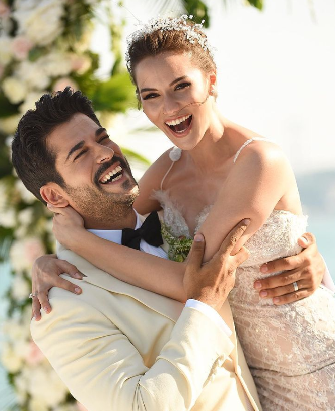 بوراك أوزدجفبت وفهرية من حفل زفافهما| مواقع التواصل الإجتماعي