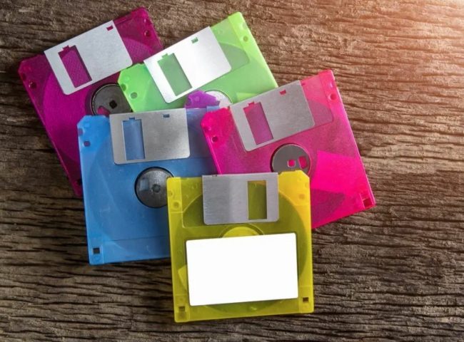 الأقراص المرنة لم تندثر! آخر الصامدين بمجال صناعتها يكشف عن مجالات متطورة ما زالت تستعملها