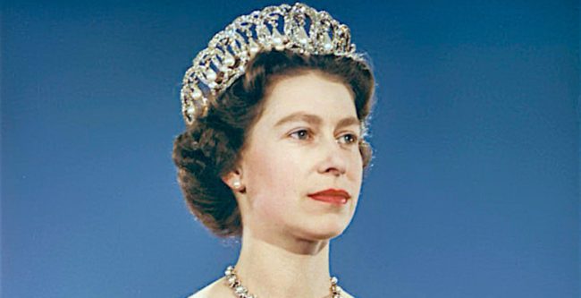 ضغطت لحماية سرية أملاكها وبقاء اسكتلندا ضمن التاج البريطاني.. هكذا تدخلت إليزابيث الثانية في السياسة