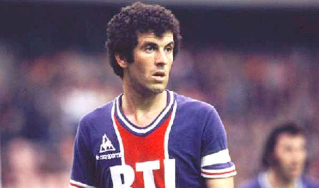 مصطفى دحلب.. الجزائري الذي صنع مجد سان جيرمان ورفض الانضمام لبرشلونة