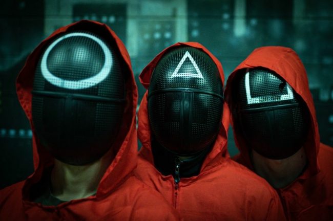 “لعبة الحبار” يدخل التاريخ بفوزه بجوائز “إيمي”.. بطله يحصد جائزة أفضل ممثل ويحقق سابقة