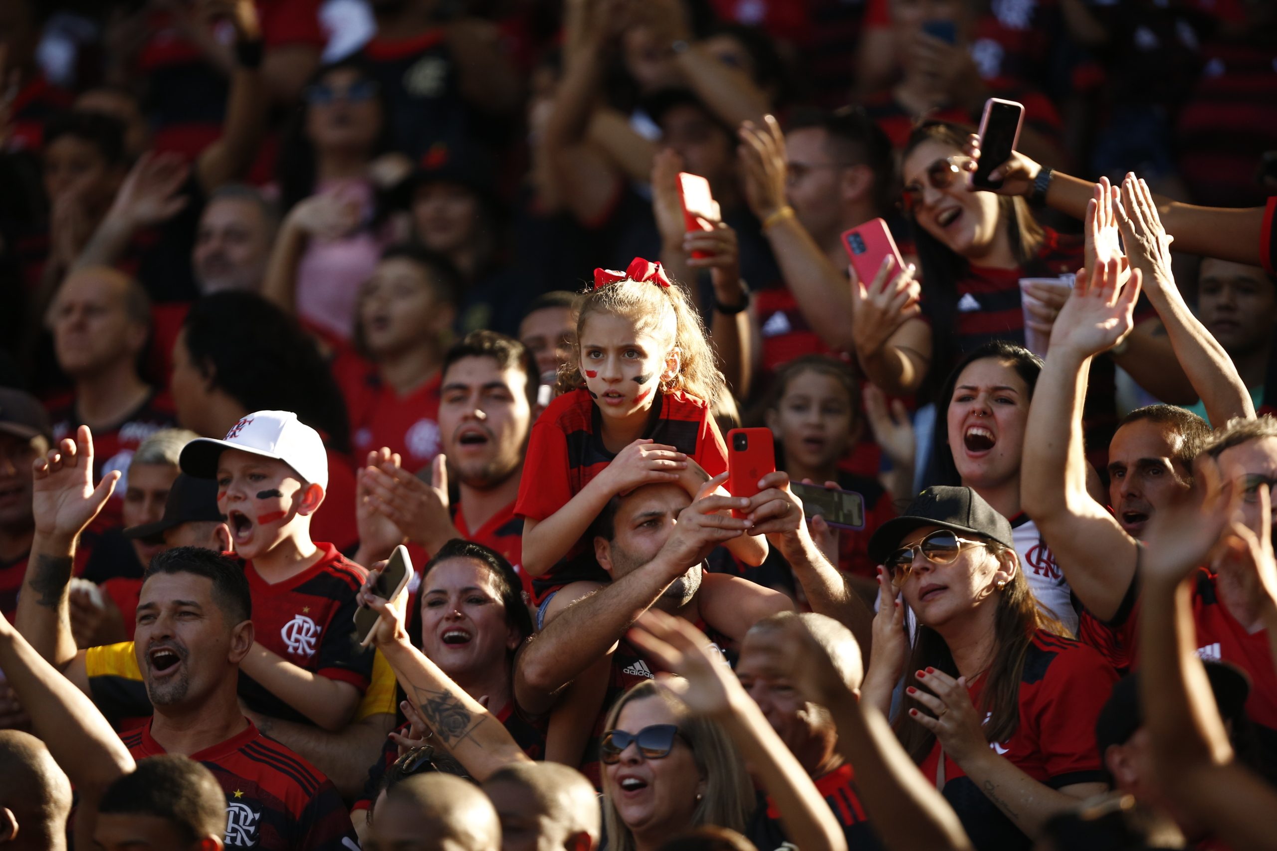 لاعب يتعمد التسجيل في مرمى فريقه - gettyimages