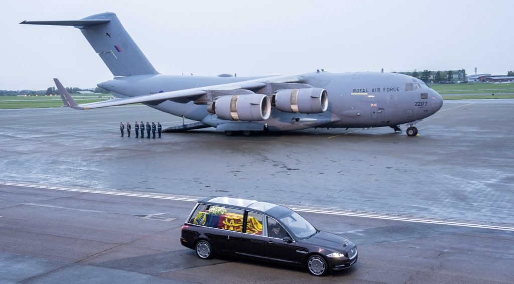 نعش الملكة إليزابيث