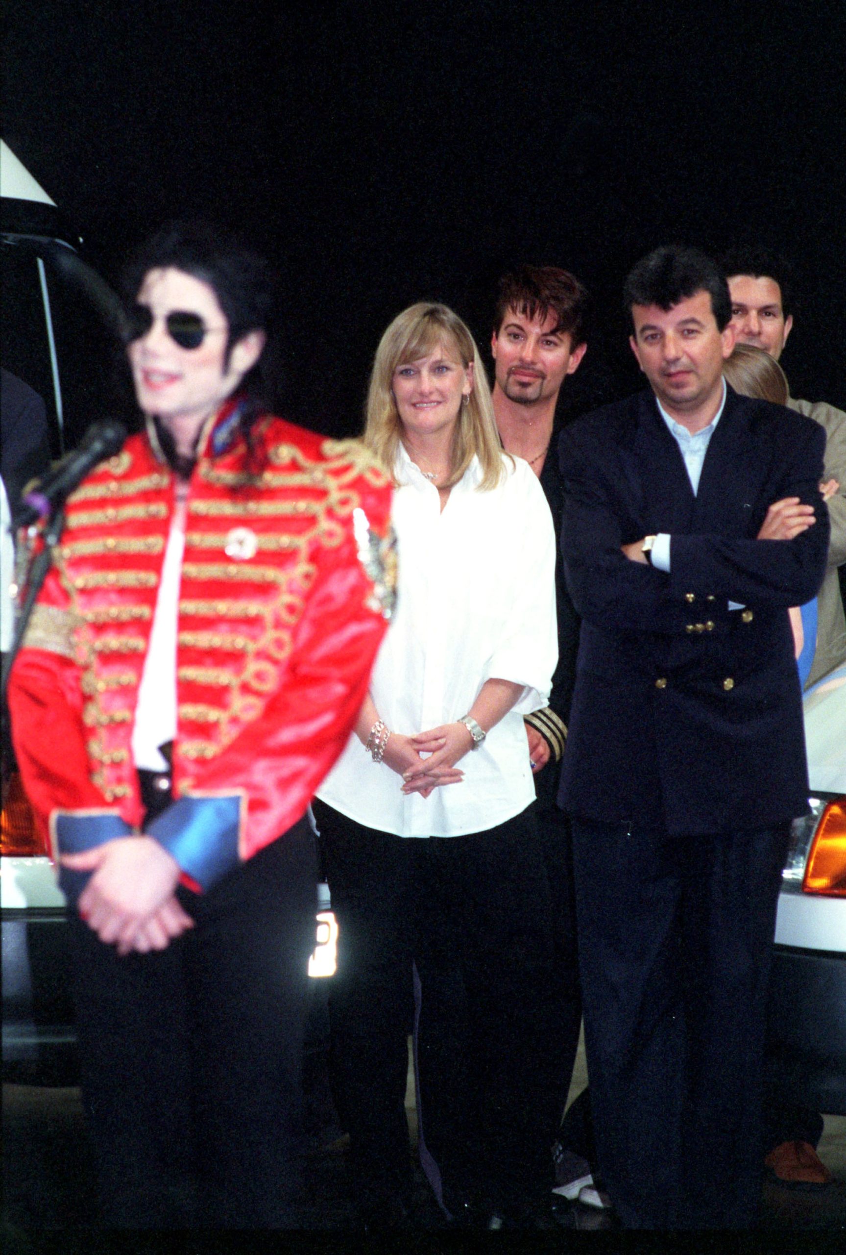 مايكل جاكسون وزوجته ديبي رو سنة 1997|gettyimages