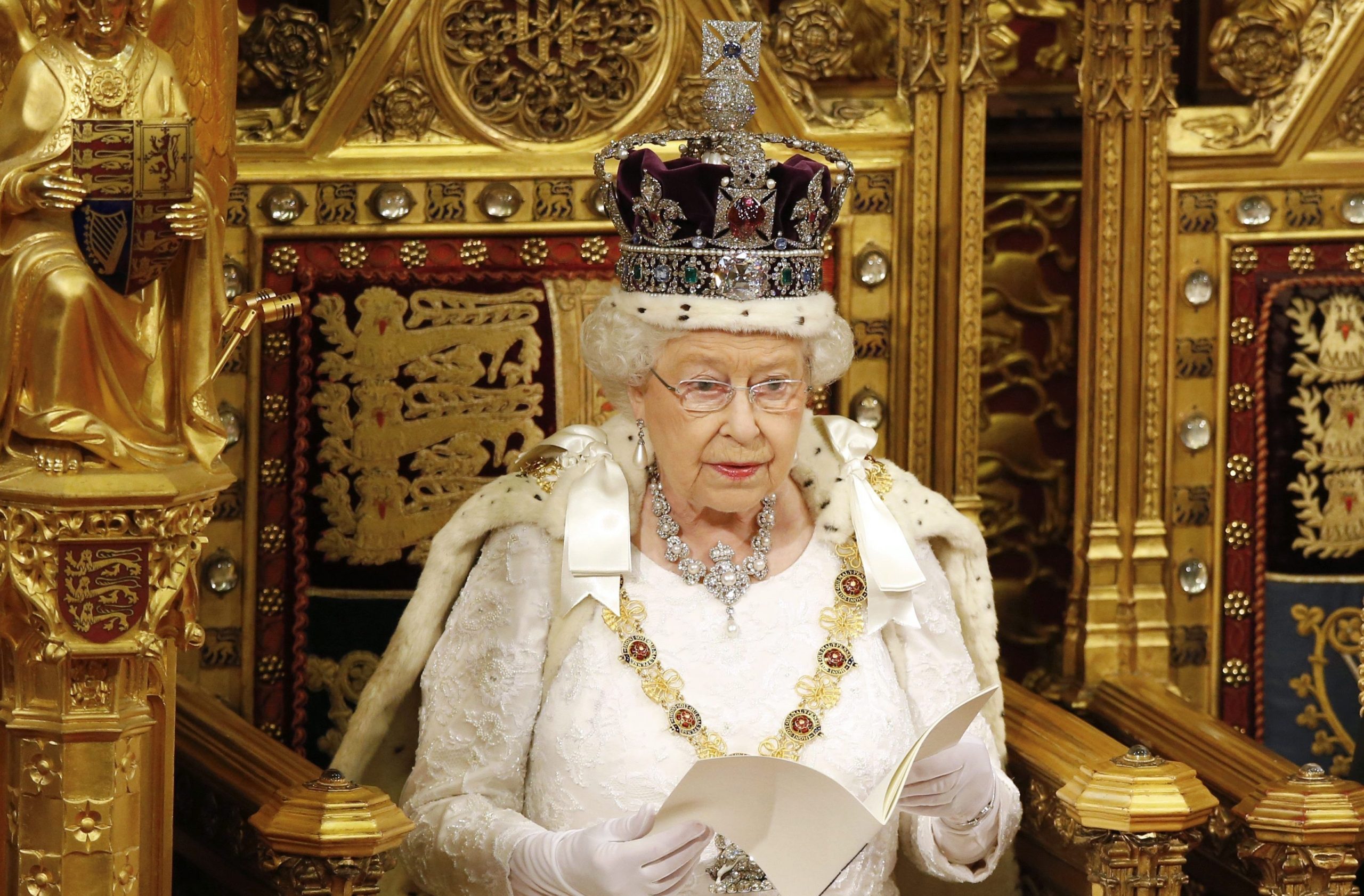 محاولة اغتيال إف بي آي الملكة إليزابيث