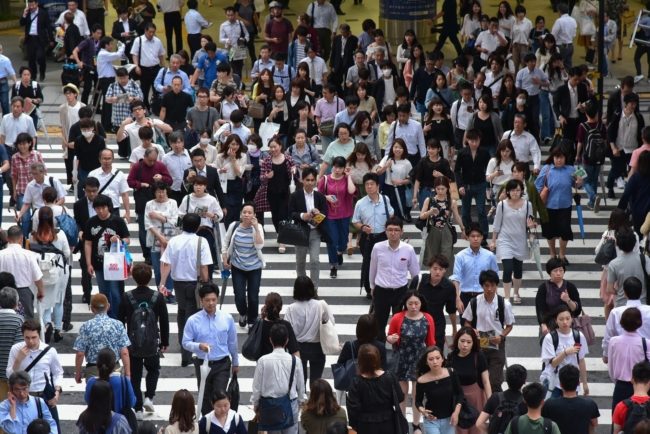 استطلاع يكشف نتائج مقلقة عن عزوف اليابانيين عن الزواج.. البلاد تواجه أزمة بمعدل المواليد الجدد