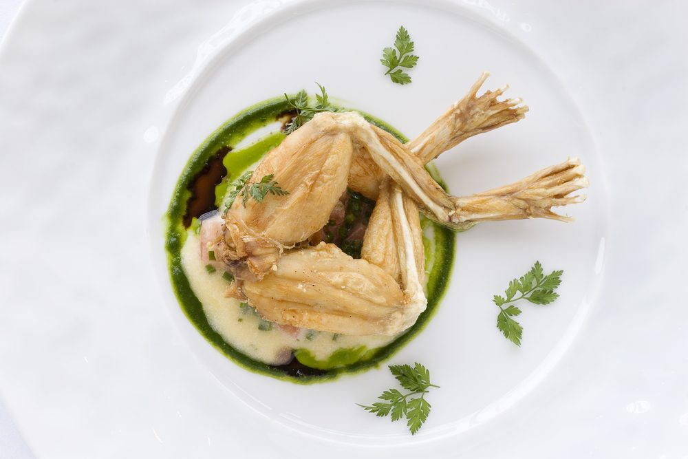 بروتوكولات دينية ومجاعة حرب الـ100 عام.. لماذا يأكل الفرنسيون الضفادع؟