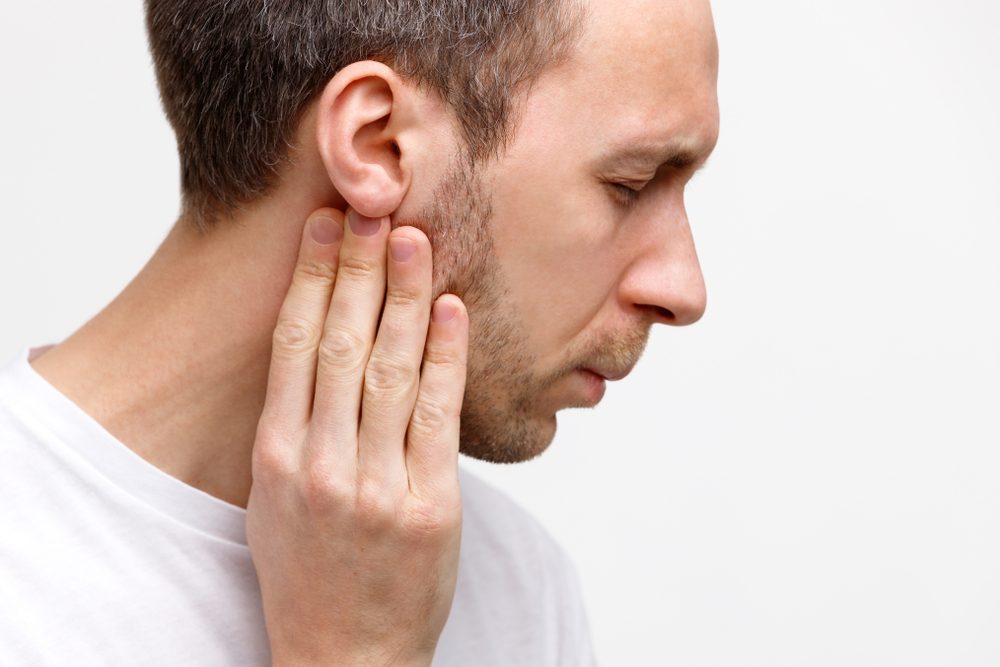 التهاب الغدد اللمفية قد يؤدي لتورم العنق والوجه - ShutterStock