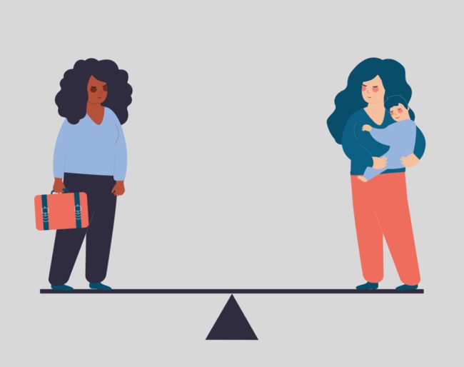 من تربي أطفالها بشكل أفضل.. المرأة العاملة أم ربة المنزل؟!